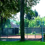 Group With Pool & Sauna *