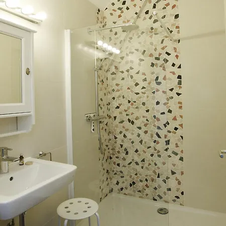 Group With Pool & Sauna *