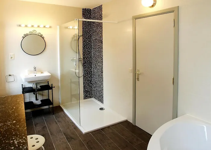Prázdninový dům Group With Pool & Sauna Wanze